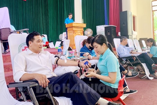Đông đảo cán bộ, người dân huyện Kim Thành hiến máu tình nguyện