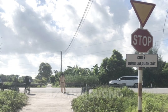 Xe đạp va chạm ô tô lúc đầu giờ sáng, một phụ nữ đi trồng rau thuê tử vong
