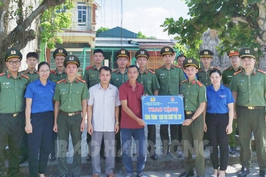 Tuổi trẻ Công an tỉnh Hải Dương phối hợp trao tặng công trình thanh niên 