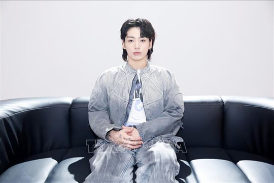 Đĩa đơn "Seven" của Jungkook trở thành quán quân Billboard Hot 100