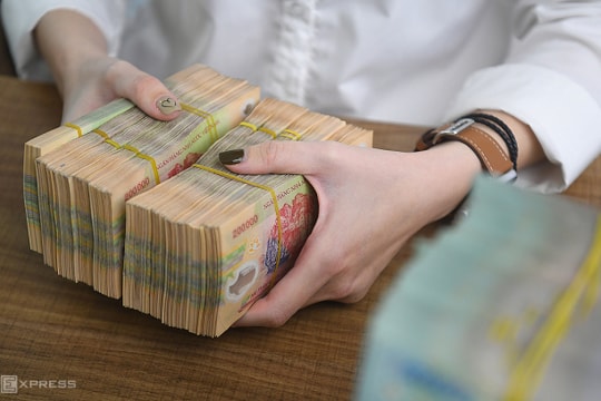 Tiền gửi của người dân vào ngân hàng tăng chậm lại