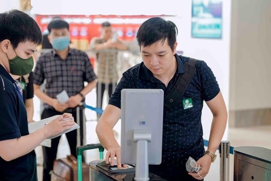 Còn bất cập, vướng mắc khi dùng tài khoản định danh đi máy bay 