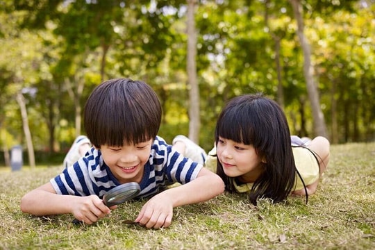 Trẻ hạnh phúc hơn nếu được xa rời điện thoại, hòa mình vào thiên nhiên