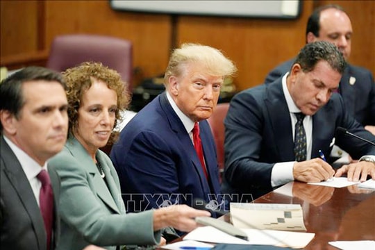 Cựu Tổng thống Donald Trump đối mặt với cáo buộc mới trong vụ tài liệu mật