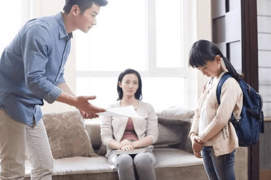 Cha mẹ bạo hành bằng lời nói, con mang "sẹo" tâm hồn