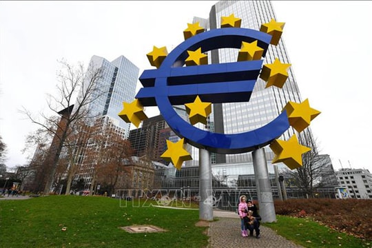 Kinh tế Eurozone kết thúc chuỗi tăng trưởng âm