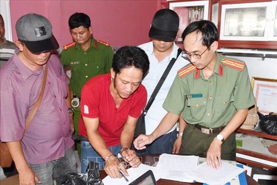 Khởi tố, bắt tạm giam 2 đối tượng lợi dụng quyền tự do dân chủ