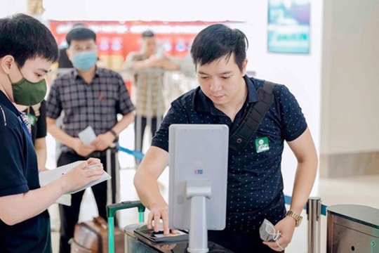 Chính thức dùng tài khoản VneID làm thủ tục đi máy bay từ 2.8