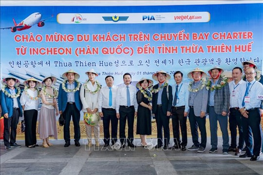 Chuyến bay đầu tiên từ Hàn Quốc đến Cảng Hàng không quốc tế Phú Bài