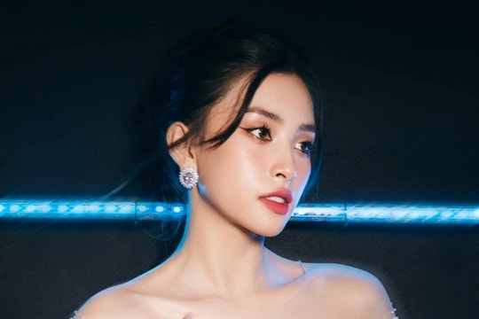 Tiểu Vy váy áo lộng lẫy đọ sắc với Hoa hậu Đỗ Thị Hà