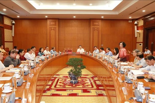 Thường trực Ban Bí thư Trương Thị Mai chủ trì giao ban với một số hội quần chúng