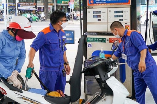 Giá xăng dầu đồng loạt tăng chạm ngưỡng 24.000 đồng/lít 