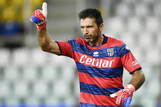 Thủ môn Buffon giải nghệ