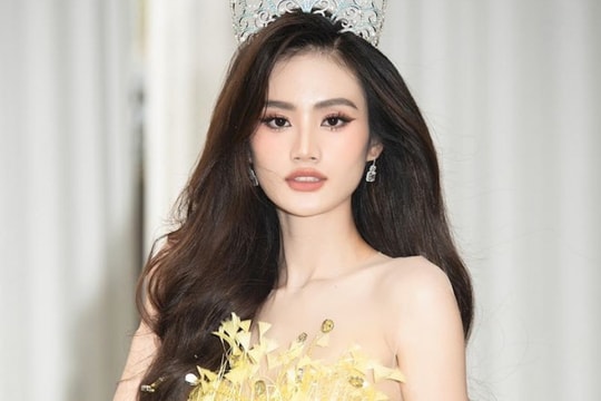 Hoa hậu Ý Nhi bị chỉ trích khi xếp bản thân nổi tiếng như các nhân vật lịch sử