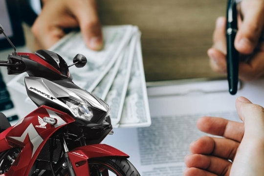 Chưa đủ 18 tuổi có được mua xe máy?