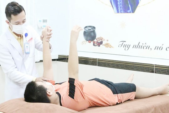 Bé 13 tuổi bị đột quỵ