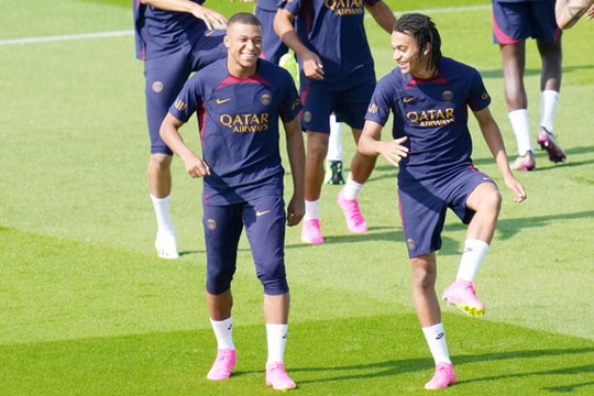 PSG chưa thể mua thêm cầu thủ vì Mbappe
