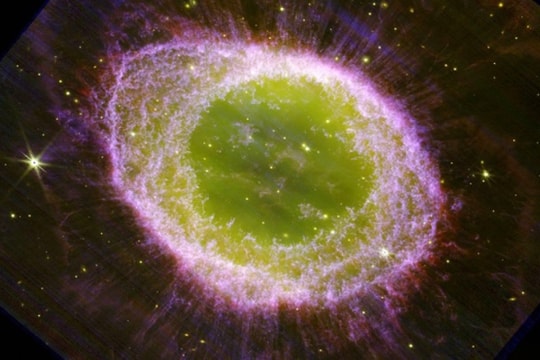NASA cung cấp hình ảnh chưa từng thấy về "Tinh vân chiếc nhẫn"