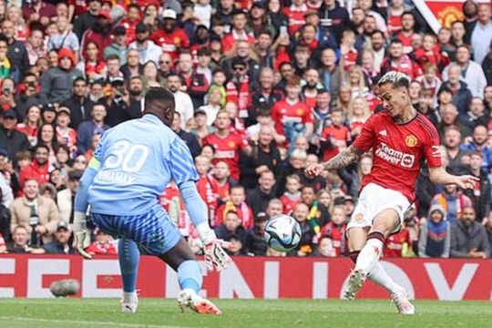 Man Utd thắng khi tân binh Hojlund chấn thương