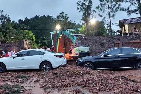Giải cứu hàng chục phương tiện sau sự cố ngập cục bộ tại Sóc Sơn