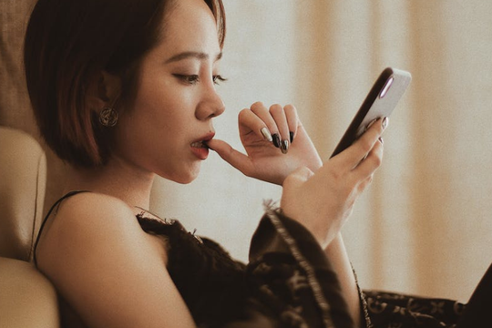 3 kiểu tin nhắn cho chồng mà phụ nữ thông minh không bao giờ làm