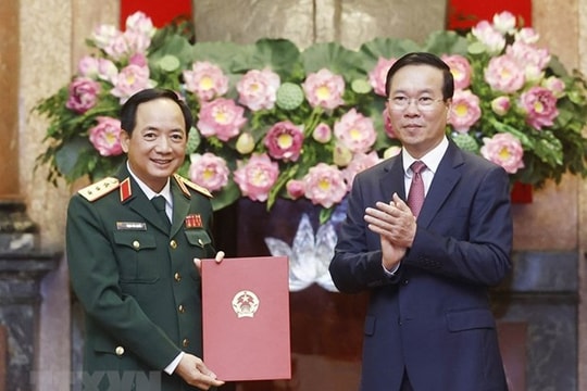 Phó Chủ nhiệm Tổng cục Chính trị  quê Hải Dương  Trịnh Văn Quyết được thăng quân hàm thượng tướng