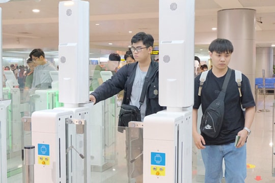 Tân Sơn Nhất vận hành 10 cổng kiểm soát xuất, nhập cảnh tự động