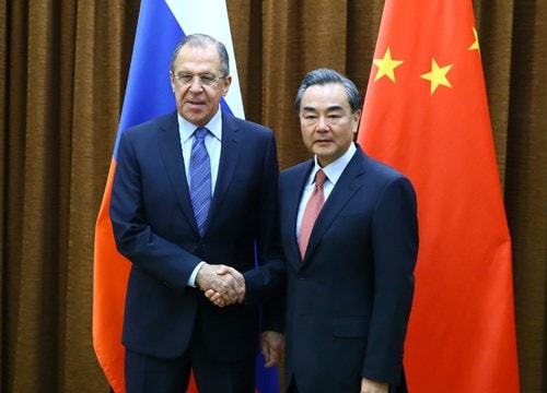 Ngoại trưởng Nga-Trung Quốc điện đàm về cuộc khủng hoảng Ukraine