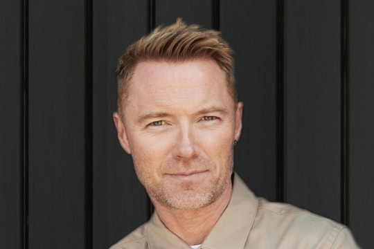 Ronan Keating biểu diễn ở Hà Nội