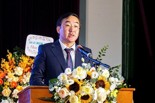Trao Quyết định công nhận tân Hiệu trưởng trường Đại học Ngoại ngữ - Đại học Quốc gia Hà Nội