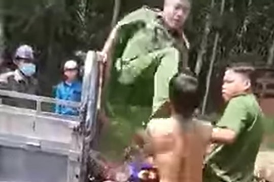 Trưởng công an xã đánh người nhập viện