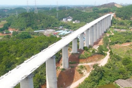 Trung Quốc sắp hoàn thành đường sắt cao tốc tới biên giới Việt - Trung 
