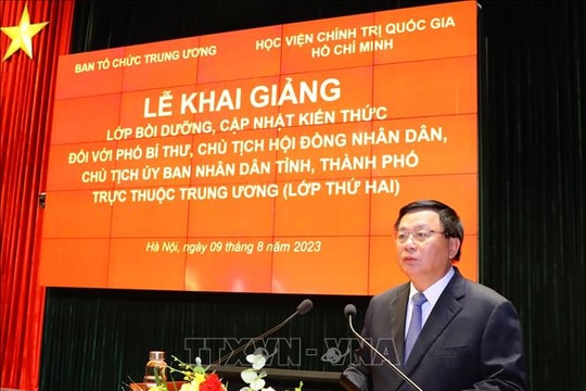 Khai giảng Lớp Bồi dưỡng, cập nhật kiến thức đối với Phó Bí thư, Chủ tịch UBND, HĐND tỉnh