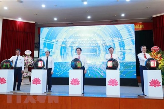 Thí điểm phổ biến kiến thức lý luận chính trị cho cán bộ trên Internet