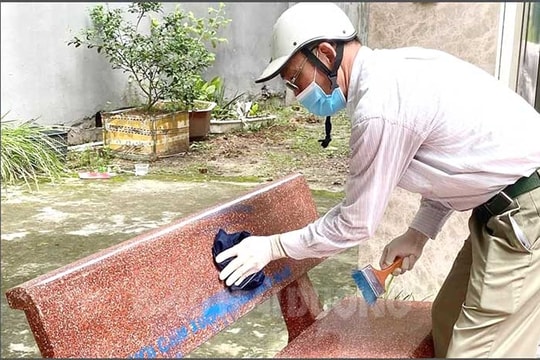 TP Hải Dương xóa quảng cáo bẩn trên các ghế đá