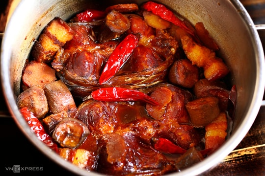 Cá trắm kho chuối xanh kiểu Bắc