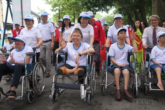 [Photos] Actions for Vietnamese Agent Orange victims