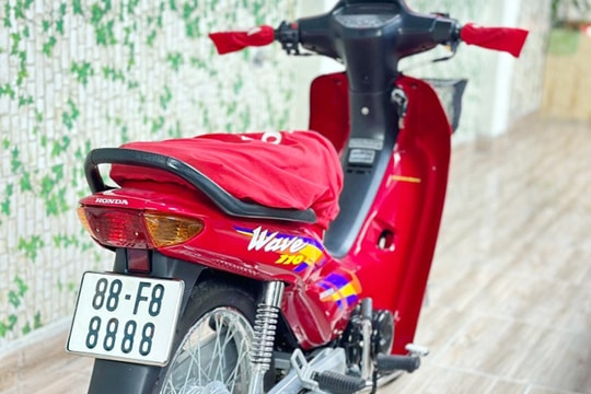Honda Wave biển "full" số 8 chốt giá hơn 1 tỷ đồng, đắt nhất Việt Nam