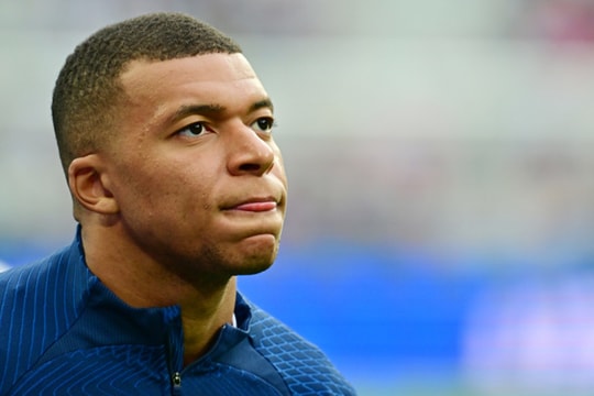 Mbappe cự tuyệt rời PSG hè này