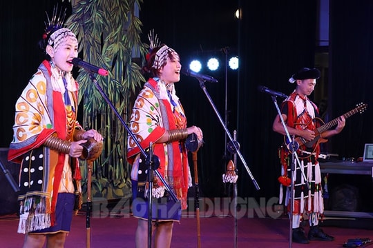 [Video] Mới lạ đêm biểu diễn của ban nhạc Ấn Độ “Tetseo Sisters” tại Hải Dương