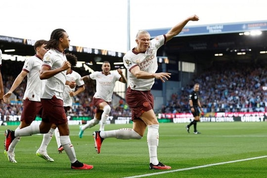 Haaland lập cú đúp, Man City thắng dễ Burnley ngày mở màn Ngoại hạng Anh