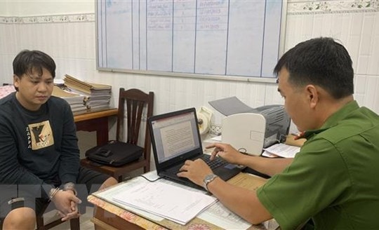 Tạm giữ hình sự đối tượng dùng dao gấp giết người do mâu thuẫn