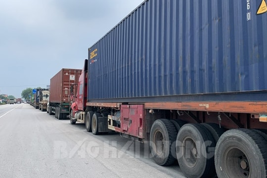 “Mắc bẫy” xe dừng đỗ trên quốc lộ 5