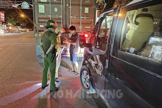 Công an huyện Thanh Hà phát hiện nhiều ô tô vi phạm trong đêm