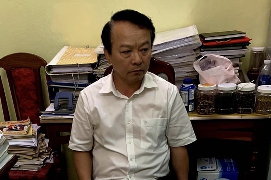 Khởi tố, tạm giam thẩm phán nhận hối lộ 500 triệu đồng