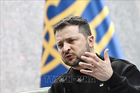 Tổng thống Ukraine sa thải các quan chức quân sự khu vực