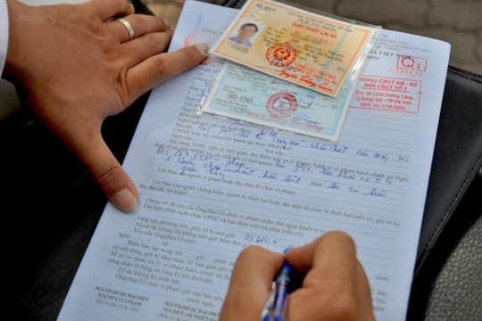 Quá hạn nộp phạt vi phạm giao thông có được trả lại giấy tờ xe?