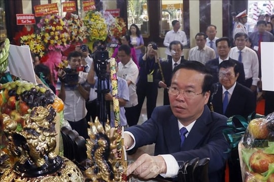 Chủ tịch nước Võ Văn Thưởng dâng hương tưởng niệm Chủ tịch Tôn Đức Thắng