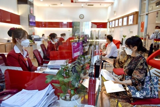 Khách hàng sắp được vay ngân hàng này trả qua ngân hàng khác, cuộc đua giảm lãi suất bắt đầu