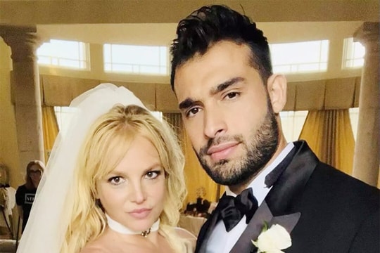 Britney Spears xác nhận ''đường ai nấy đi'' với chồng kém 13 tuổi